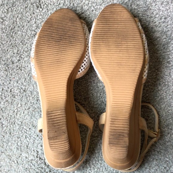 Highlights - White & Tan Wedge Sandals 6 1/2 - Picture 7 of 8